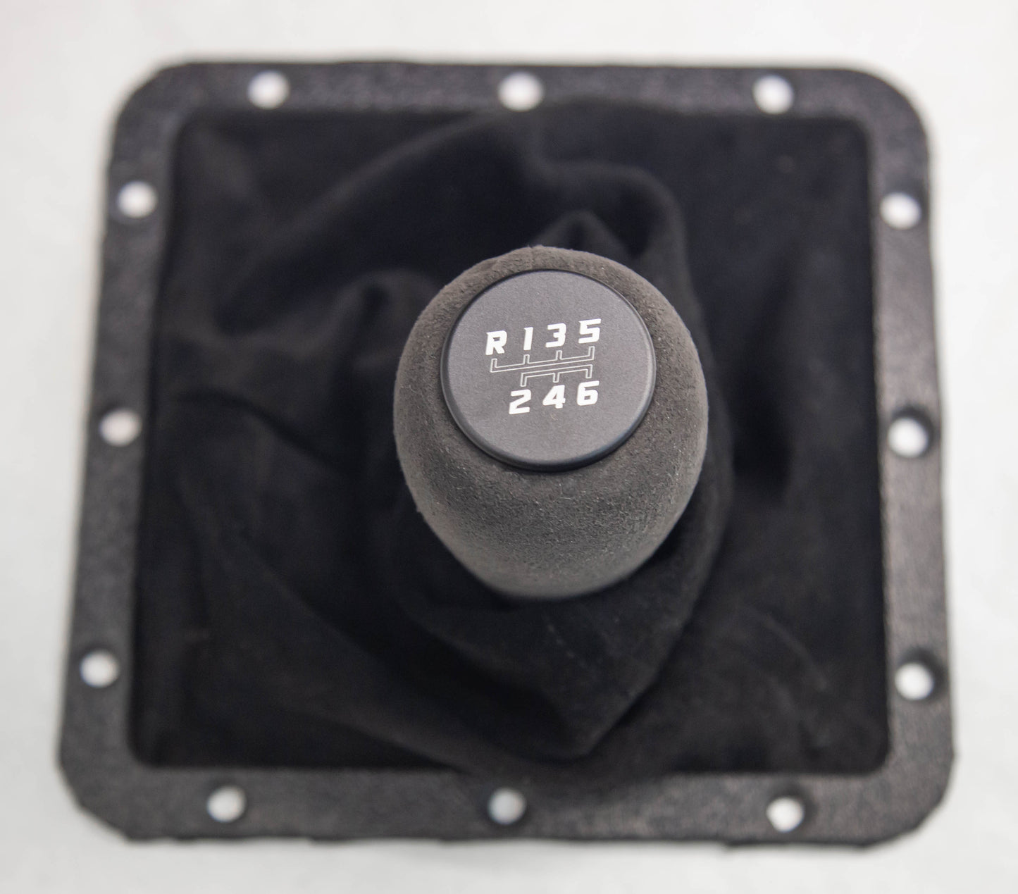 Billet Shift Knob Cap in Black – Gen 6 Camaro (Manual)